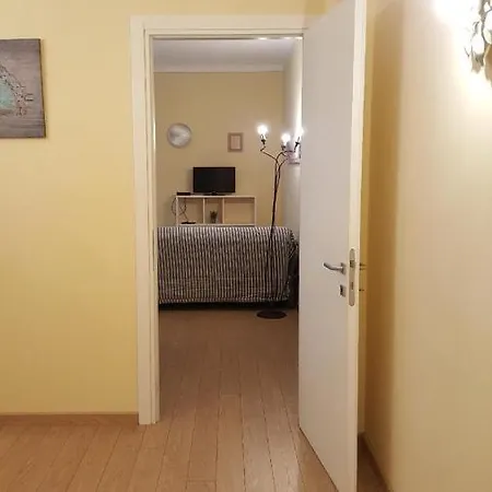 Ferienwohnung Fur 4 Personen 1 Kind Ca 60 M In Gavardo, Gardasee Westufer Gardasee *