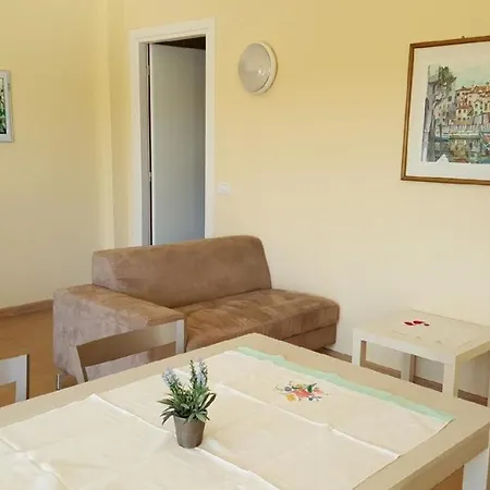 Ferienwohnung Fur 4 Personen 1 Kind Ca 60 M In Gavardo, Gardasee Westufer Gardasee * Гавардо